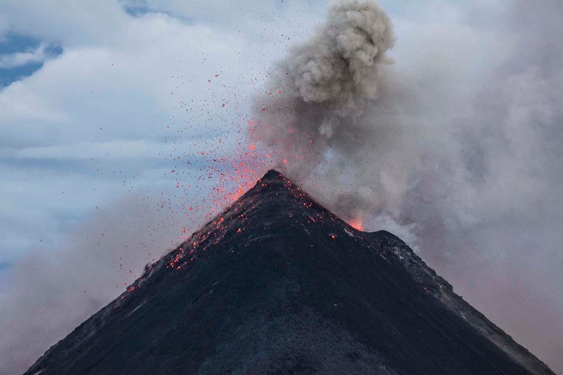 Monitoring Volcanoes CO2 emissions