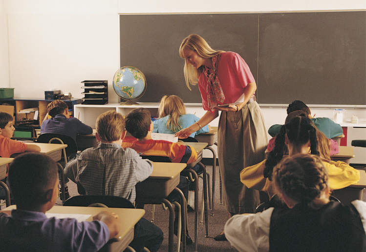 CO2 Monitors for schools to ensure safe CO2 levels in classrooms for a healthy classroom environment.